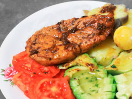 GEGRILLTES%20H%C3%9CHNCHEN%20MIT%20AVOCADO.jpg?1717840264699