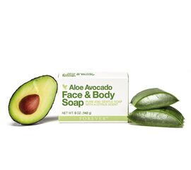 Aloe Avocado Face & Body Soap
Der gelungene Start in den Tag beginnt mit dieser besonderen Seife. Zart-cremiger Schaum und der Duft von Zitrone und den ätherischen Ölen von Avocado verwöhnt die Sinne. Zusätzlich angereichert mit Aloe Vera und Glycerin versorgt sie mit Feuchtigkeit bis in die Tiefe. Reinigt gründlich und liefert Geschmeidigkeit.