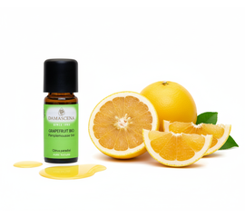 Grapefruit BIO - Lebensfreude pur in einem Tropfen


Sonniger Duft für Leichtigkeit, Vitalität & innere Balance
Mit ihrem fruchtig-frischen, bittersüssen Aroma bringt die ätherische Grapefruit BIO das Gefühl eines endlosen Sommertags direkt in Dein Zuhause. Das naturreine Öl aus den Schalen sonnengereifter Grapefruits belebt Körper und Geist, fördert die Durchblutung sowie den Hautstoffwechsel – und zaubert sofort ein Lächeln ins Gesicht. Ob als frischer Kick am Morgen oder als sanfte Stimmungsaufhellung im Alltag: Grapefruitöl ist dein Duft für neue Energie, Leichtigkeit und Lebenslust.

Das ätherische Grapefruitöl BIO (Citrus paradisi) wird durch schonende Kaltpressung der Schalen gewonnen. Es enthält hochwirksame Pflanzenstoffe, die Lymphfluss, Fettstoffwechsel und Hautregeneration anregen – ideal zur Unterstützung bei Entgiftungskuren, zur Anwendung in natürlicher Körperpflege oder als Aromatherapie-Duft für neue Frische im Kopf.

Gleichzeitig wirkt Grapefruitöl positiv auf die Psyche: Es lockert emotionale Blockaden, bringt starre Gedankenmuster in Bewegung und fördert ein Gefühl von Optimismus und innerer Leichtigkeit.



✅ Deine Vorteile
✔️ 100 % naturreines ätherisches Öl in kontrollierter BIO-Qualität
✔️ Aktiviert Lymphsystem, Hautstoffwechsel & Fettverbrennung
✔️ Stimmungsaufhellend, konzentrationsfördernd & erfrischend
✔️ Perfekt für Aromatherapie, Massageöle & DIY-Raumsprays
✔️ Handabgefüllt in der Schweiz, vegan & tierversuchsfrei
✔️ Erhältlich als Grapefruit weiss oder pink – beide paradiesisch!