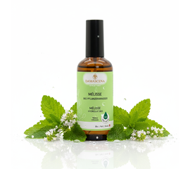 Eau de mélisse BIO - Un doux équilibre pour le corps, l'esprit et l'âme


L'eau de mélisse BIO (Melissa officinalis) est un hydrolat naturel de la plus haute qualité. Avec son parfum doux, citronné et herbacé, elle est appréciée depuis des siècles en aromathérapie pour son effet apaisant, clarifiant et rafraîchissant pour le cœur. Elle aide à lutter contre l'agitation intérieure, apporte un équilibre émotionnel et offre des moments de clarté. Que ce soit comme eau pour le visage, comme spray d'ambiance ou dans des rituels relaxants, cette eau végétale est un compagnon polyvalent pour ton bien-être.

MyAloe.ch

✅ 4 avantages clés en un coup d'œil
✔️ hydrolat bio 100 % naturel issu de l'agriculture biologique contrôlée.
✔️ Apaisant & équilibrant - idéal en cas de stress, de nervosité et de problèmes de sommeil.
✔️ Doux pour la peau & clarifiant - soin doux pour les peaux sensibles ou irritées
✔️ Utilisation polyvalente - comme tonique pour le visage, spray d'ambiance, pour les rituels & les soins aromatiques