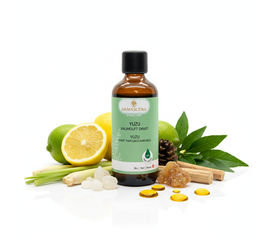 Smart Yuzu Raumduft – 100 % naturreines Raumparfum für den SMART Aroma Diffuser


Erlebe pure Sommerfrische mit dem Smart Yuzu Raumduft, einem spritzig-fruchtigen Duftbouquet aus 100 % naturreinen ätherischen Ölen. Die einzigartige Kombination von Yuzu, Grapefruit, Orange, Zitronengras, Weihrauch, Ho-Holz und Patchouli schenkt Leichtigkeit, Frische und eine Atmosphäre voller Lebensfreude.

Handabgefüllt in der Schweiz, nachhaltig, vegan und ohne synthetische Zusätze – für ein natürliches Wohlfühlambiente, das Körper, Geist und Seele harmonisiert. (Verwende den Smart Raumduft nur für den Smart Aroma Diffuser!)



✅ 4 Schlüsselvorteile auf einen Blick ¹⁾
✔️ Spritzig-fruchtiger Sommerduft – hebt die Stimmung, belebt & harmonisiert
✔️ Reinigt & erfrischt die Raumluft – ideal für Zuhause, Büro, Praxis & Wellnessräume
✔️ 100 % naturrein & vegan – handabgefüllt in der Schweiz, frei von synthetischen Zusätzen
✔️ Traditionell bewährte Aromatherapie-Essenzen – Yuzu, Zitronengras, Weihrauch & Patchouli für Balance & Wohlbefinden