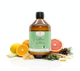 Smart Yuzu Raumduft – 100 % naturreines Raumparfum für den SMART Aroma Diffuser


Erlebe pure Sommerfrische mit dem Smart Yuzu Raumduft, einem spritzig-fruchtigen Duftbouquet aus 100 % naturreinen ätherischen Ölen. Die einzigartige Kombination von Yuzu, Grapefruit, Orange, Zitronengras, Weihrauch, Ho-Holz und Patchouli schenkt Leichtigkeit, Frische und eine Atmosphäre voller Lebensfreude.

Handabgefüllt in der Schweiz, nachhaltig, vegan und ohne synthetische Zusätze – für ein natürliches Wohlfühlambiente, das Körper, Geist und Seele harmonisiert. (Verwende den Smart Raumduft nur für den Smart Aroma Diffuser!)



✅ 4 Schlüsselvorteile auf einen Blick ¹⁾
✔️ Spritzig-fruchtiger Sommerduft – hebt die Stimmung, belebt & harmonisiert
✔️ Reinigt & erfrischt die Raumluft – ideal für Zuhause, Büro, Praxis & Wellnessräume
✔️ 100 % naturrein & vegan – handabgefüllt in der Schweiz, frei von synthetischen Zusätzen
✔️ Traditionell bewährte Aromatherapie-Essenzen – Yuzu, Zitronengras, Weihrauch & Patchouli für Balance & Wohlbefinden