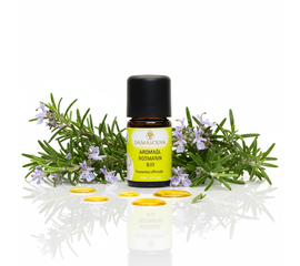 Rosmarin BIO Aromaöl – Belebend & würzig
myaloe.ch

Klar, würzig & belebend – mediterrane Kräuterkraft für Küche, Duft & Aromatherapie
Auf Wiedersehen getrockneter Rosmarin – willkommen intensiv-frisches Aroma.
Das Rosmarin BIO Aromaöl von myaloe.ch bringt die unverfälschte Kraft des frisch geschnittenen Rosmarinzweigs direkt in Ihre Küche und Duftwelt. Gewonnen aus Rosmarinus officinalis aus kontrolliert biologischem Anbau in Tunesien und schonend mittels Wasserdampfdestillation extrahiert, überzeugt dieses hochwertige Aromaöl durch seinen frisch-würzigen, krautig-herben Charakter.

Ob zum Verfeinern mediterraner Gerichte, für belebende Duftmischungen oder als klassisches Öl in der Aromatherapie – Rosmarin gilt seit Jahrhunderten als Symbol für Klarheit, Vitalität und geistige Wachheit. Bereits 1–2 Tropfen genügen, um Speisen Tiefe zu verleihen oder Räume mit Energie zu füllen.

✅ 4 Schlüsselvorteile von Rosmarin BIO Aromaöl
1. Authentisches Rosmarin-Aroma
Frisch, intensiv und würzig-herb – wie ein Rosmarinzweig direkt aus dem Kräutergarten.

2. Belebend & konzentrationsfördernd
Wirkt aktivierend auf Geist und Sinne – ideal bei Müdigkeit, mentaler Erschöpfung oder Konzentrationsphasen.

3. Vielseitig einsetzbar
Für Aromaküche, Diffuser, Duftmischungen und aromatherapeutische Anwendungen geeignet.

4. BIO-Qualität & Schweizer Handabfüllung
100 % naturrein, vegan, glutenfrei, tierversuchsfrei – sorgfältig in der Schweiz abgefüllt.