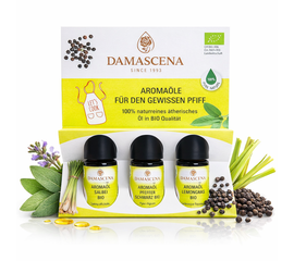 Aromaset für den gewissen Pfiff
myaloe.ch
Salbei · Pfeffer schwarz · Lemongrass – 100 % naturreine BIO Aromaöle
Kulinarische Präzision mit Charakter - Intensive Aromen. Tropfenweise dosiert. Natürlich BIO.
Das Aromaset „für den gewissen Pfiff“ vereint drei charakterstarke, 100 % naturreine BIO-Aromaöle, die speziell für den kulinarischen Einsatz entwickelt wurden. Salbei, schwarzer Pfeffer und Lemongrass ermöglichen es, Speisen und Getränke gezielt, sauber und reproduzierbar zu aromatisieren – ohne Schneiden, Mahlen oder Frischeverlust.

Dank ihrer hohen Konzentration reichen wenige Tropfen, um Gerichten Tiefe, Frische oder Würze zu verleihen. Ideal für ambitionierte Hobbyköche, kreative Küchenprofis und alle, die Aromen kontrolliert und bewusst einsetzen möchten.



Was ist das Aromaset „für den gewissen Pfiff“?
Ein Set aus drei biologisch zertifizierten, ätherischen Aromaölen (Salbei, Pfeffer schwarz, Lemongrass) zur Aromatisierung von Speisen und Getränken.

Wofür eignet sich das Aromaset?
Für herzhafte Gerichte, feine Küche, kreative Getränke, Desserts sowie für alle Rezepte, bei denen präzise Dosierung und intensiver Geschmack gefragt sind.

Wie wendet man die Aromaöle an?
Ausschliesslich tropfenweise und immer sparsam. Die Öle werden idealerweise in Fett, Sirup oder Alkohol vorverdünnt und erst danach ins Gericht eingearbeitet.