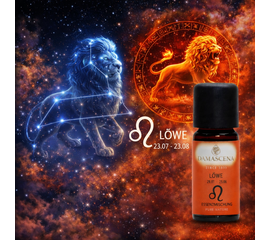 ♌️ Miscela di essenze Segno zodiacale - Leone


♌️ Leone: 23 luglio - 23 agosto (amante dell'ordine, generoso, energico e volitivo)
Myaloe.ch
♌️ Il segno zodiacale Leone Forza · Presenza · Struttura
23 luglio - 23 agosto
Elemento Fuoco | Pianeta Sole

La miscela di essenze Segno zodiacale Leone è una potente composizione aromatica composta al 100% da oli essenziali naturali come bergamotto, arancia, lavanda e corteccia di cannella.

Ispirata all'elemento fuoco e al pianeta sole, questa composizione unisce note calde, fruttate e speziate in una fragranza per ambienti sicura di sé e strutturata.

La miscela è imbottigliata a mano in Svizzera e soddisfa i più elevati standard di qualità in termini di purezza, provenienza e lavorazione.

"L'essenza Leone è sinonimo di presenza, ordine interiore e spazi progettati consapevolmente."


♌️ 4 vantaggi chiave della miscela di essenze Leone
1️⃣ Composizione profumata espressiva
Note calde e fresche si combinano in un profumo per ambienti deciso e chiaro.

2️⃣ Oli essenziali naturali al 100%
Senza profumi sintetici, senza diluenti, senza additivi artificiali.

3️⃣ Ideale per momenti quotidiani strutturati
Adatto per fasi di lavoro, processi creativi, rituali e spazi progettati consapevolmente.

4️⃣ Imbottigliato a mano in Svizzera
Piccoli lotti, qualità controllata, approvvigionamento sostenibile.



♌️ Profilo olfattivo
✔️ Fruttato-fresco (arancia, bergamotto)
✔️ Delicatamente equilibrante (lavanda)
✔️ Caldo-speziato (corteccia di cannella)
✔️ Caratteristiche generali: solare, presente, strutturato