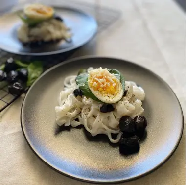 Shirataki Fettuccine mit Ei und Parmesan
