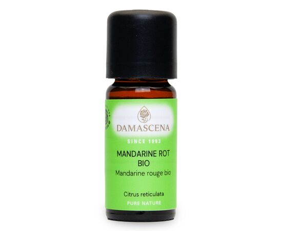 Mandarine rot BIO - Stimmungsaufhellend & entspannend


Die Mandarine rot ist ein klassisches Kinderöl. Aber auch Erwachsene erfreuen sich an seinem süssen Duft. Seine verdauungsanregenden und verdauungsfördernden Eigenschaften werden für entspannende Bauchmassagen und Wickel genutzt. Mit seiner entzündungshemmenden und schleimlösenden Wirkung ist die Mandarine rot BIO ein regulierendes Öl in Erkältungsmischungen. Sein harmonisierender Duft entspannt und macht gute Laune. Es beruhigt gereizte Nerven, umhüllt und hilft als „Kuschelöl“ beim Einschlafen.

Mandarine rot - die heitere Kraft
Unser Hirn erinnert sich vermutlich gleich bei der Erwähnung der Mandarine, an ihren Duft. Es ist ein ganz typischer, weicher und fruchtiger Duft und wir bringen ihn oft mit dem Samichlaus oder dem Winter in Verbindung. Bei uns ist es auch eine Herbst- Winterfrucht, dann bekommen wir sie nämlich in den Läden.

Oder ist es Dir nicht auch schon passiert das Dir beim Schälen ein Spritzer Öl ins Auge gelangt ist?

Das ätherische Öl befindet sich in der Schale und wird mittels schonender Kaltpressung gewonnen. Somit werden die wertvollen Inhaltsstoffe vollständig erhalten, was auch unsere hochwertige Qualität erklärt. Das Mandarine rot Öl BIO stammt aus dem sonnenverwöhnten Italien. Es speichert die heitere Kraft der Sonne in sich, diese stimuliert unser Gemüt und sorgt für mehr Gelassenheit und kann uns aus einem Stimmungstief holen

✔️ Mandarine rot mischt sich gut mit Kamille, Linaloeholz, Benzoe, Zeder und Zimtrinde.
✔️ Für ein entspannendes Fussbad am Abend mit Sandelholz, Neroli und Cocos-Schaumbad-Basis mischen.
✔️ Mandarinenöl erhöht die Lichtempfindlichkeit der Haut.
✔️ Nach der Anwendung von Mandarinenöl sollte die Haut nicht direkt der Sonne ausgesetzt werden!