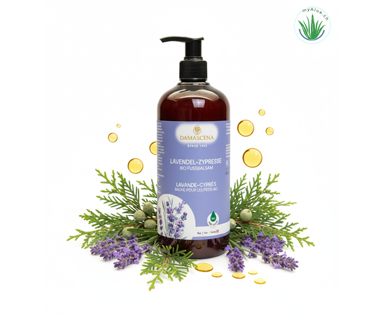 ✨ Verwöhne Dich von Kopf bis Fuss
Der Lavendel-Zypresse Fussbalsam BIO ist mehr als nur Pflege: Er schenkt Dir einen Moment des Innehaltens, des Ankommens bei Dir selbst. Der Lavendel beruhigt nicht nur die Haut, sondern auch den Geist – während die Zypresse Dir neue Stärke schenkt. Mit jedem Einreiben verbindest Du Dich mit der Kraft der Natur und gönnst Dir eine kleine Auszeit, die nachwirkt.

✅ Duftprofil & Duftwirkung von Lavendel und Zypresse
✔️ Duftprofil: Frisch, kräuterartig, leicht würzig mit balsamischen Holznoten
✔️ Duftwirkung: Entspannend, ausgleichend, stärkend, klärend
✔️ Duftthema: Reinigung, Erholung, Stabilität, Erdung
✔️ Besonders geeignet: Personen mit müden, geschwollenen oder stark beanspruchten Füssen