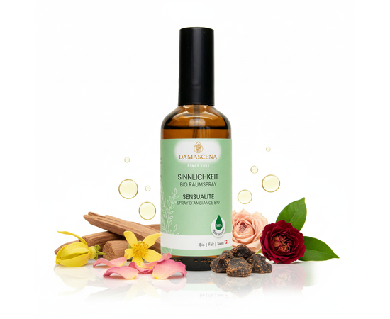 Sensualité Spray d'ambiance - Pure énergie d'amour pour le cœur & l'âme


Le spray d'ambiance Sensualité BIO est plus qu'un simple parfum - c'est une invitation à des moments d'amour, de proximité et d'harmonie. La noble composition d'huiles essentielles 100 % naturelles de bois de santal, d'ylang-ylang, de rose, de benjoin et d'autres essences de choix t'enveloppe délicatement et dégage une atmosphère de chaleur, de sécurité et de sensualité.

Que ce soit dans le salon, la chambre à coucher, le SPA ou la salle de thérapie, ce spray d'ambiance crée une atmosphère unique et affectueuse et transforme chaque pièce en une oasis de tendresse et d'ouverture du cœur.


✅ 4 avantages clés en un coup d'œil
✔️ 100 % naturel & BIO - sans additifs synthétiques, végétalien & sans expérimentation animale
✔️ Aphrodisiaque & stimulant - augmente la sensualité, favorise la proximité & la sécurité
✔️ Tradition & luxe réunis - avec les reines des senteurs : rose, bois de santal & ylang-ylang
✔️ Mis en bouteille à la main en Suisse - bouteilles en verre durable en 100 ml, 500 ml ou 1'000 ml