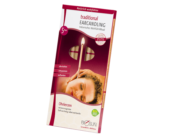 Traditional Ohrkerzen mit dem magischen Duft von Honig, Salbei und Kamille


Earcandling - mehr als eine Ohrkerzenbehandlung
Wohlbefinden und Entspannung vom stressigen Alltag gehören zu den neuen Grundbedürfnissen unserer Gesellschaft. Damit übernehmen wir von BIOSUN Verantwortung für Gesundheitsfür- und -vorsorge. 

Die Ohrkerzen-Behandlung gehört zum Repertoire eines guten Heilpraktikers und wird auch in vielen Wellnesshotels und Kosmetikstudios angeboten. In den letzten Jahren werden Ohrkerzen zunehmend auch im privaten Umfeld angewendet. 

☑️ Stressreduktion als Burnoutprophylaxe 
Dauerstress kann ernste gesundheitliche Folgen haben. Die Ohrkerzen-Behandlung funktioniert als Soforthilfe in stressigen Situationen. Langfristig kann sie zur Prophylaxe von Stressbelastungen genutzt werden. 

☑️ Abendrituale für erholsameren Schlaf 
Nach einem hektischen Tag kommen viele Menschen abends nicht zur Ruhe. Die Ohrkerzen-Anwendung kann den erforderlichen Abstand schaffen, den der Körper zum Einschlafen braucht.