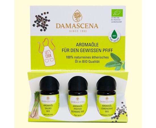 Set-Inhalt:
▶ Produktedetails Salbei Bio Aromaöl
✅  Ingwer BIO Aromaöl, 100% naturreines ätherische Aromaöl
✅  Lat. Name: Salvia officinalis
✅  Geschmacksprofil: würzig, klar, krautig
✅  Duftwirkung: erhellend
✅  Duftnote: Kopfnote
✅  Duftthema: reinigend, klärend, aktivierend

☑️  Qualität:  aus kontrolliert biologischem Anbau (k.b.A.), tierversuchsfrei, vegan, glutenfrei, Rohkost
☑️  Herstellung Handabfüllung Schweiz
☑️  Herkunft: Frankreich 
☑️  Gewinnung: Wasserdampfdestillation aus dem Zweig, für 1 kg Öl werden 50 kg Kraut benötigt

ℹ️ Inhalt: 5ml

▶ Produktedetails Pfeffer schwarz Bio Aromaöl
✅  Pfeffer schwarz BIO Aromaöl, 100% naturreines ätherische Aromaöl
✅  Lat. Name: Piper nigrum
✅  Geschmacksprofil: warm, scharf, intensiv
✅  Duftwirkung: anregend
✅  Duftnote: Kopf-/Herznote
✅  Duftthema: erwärmend, anregend, aphrodisierend, stimulierend

☑️  Qualität:  aus kontrolliert biologischem Anbau (k.b.A.), tierversuchsfrei, vegan, glutenfrei, Rohkost
☑️  Herstellung: Handabfüllung Schweiz
☑️  Herkunft: Madagaskar 
☑️  Pflanzenteil: Frucht
☑️  Gewinnung: Wasserdampfdestillation, für 1 kg Öl werden 500 kg ungeschälte Pfefferkörner benötigt


ℹ️ Inhalt: 5ml

▶ Produktedetails Lemongrass Bio Aromaöl
✅  Lemongrass BIO Aromaöl, 100% naturreines ätherische Aromaöl
✅  Lat. Name: Cymbopogon flexuosus
✅  Geschmacksprofil: frisch, zitronenartig, kraftvoll
✅  Duftwirkung: erfrischend
✅  Duftnote: Kopfnote
✅  Duftthema: konzentrationsfördernd, beruhigend, klärend, aufmunternd, insektenabweisend

☑️  Qualität:  aus kontrolliert biologischem Anbau (k.b.A.), tierversuchsfrei, Rohkost, vegan
☑️  Herstellung Handabfüllung Schweiz
☑️  Herkunft: Nepal 
☑️  Pflanzenteil: Gras
☑️  Gewinnung: Wasserdampfdestillation, für 1 kg Öl werden 50 kg Gras benötigt

ℹ️ Inhalt: 5ml
